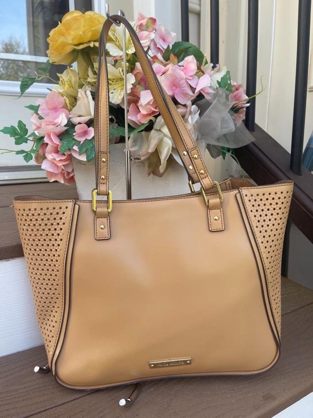 Vince Camuto SILVI PERFORATED TOTE (PU300